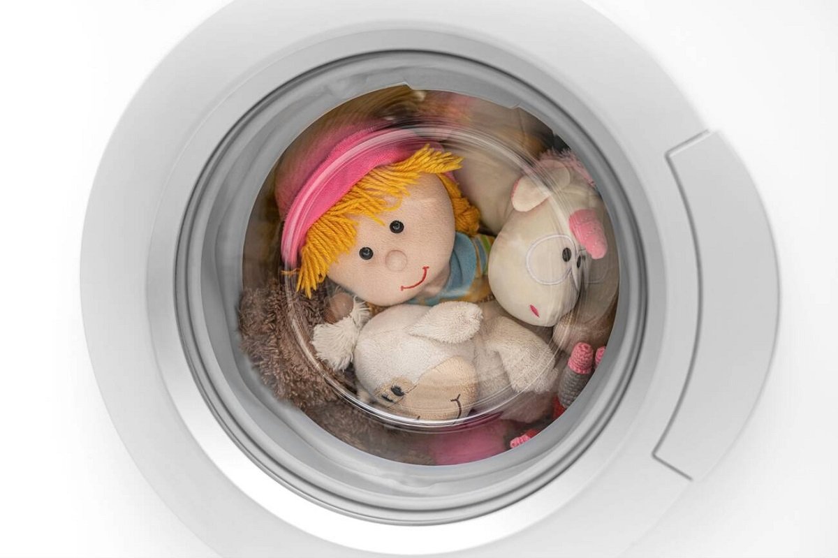 تمیز کردن اسباب بازی در ماشین لباسشویی