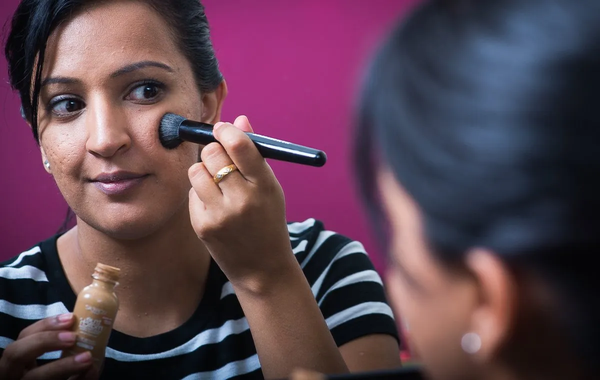 کرم پودر مناسب برای پوست سبزه 