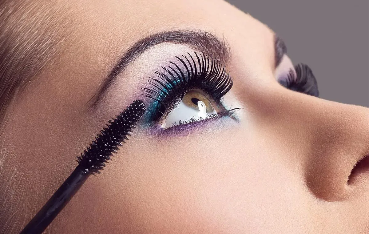 مژه‌های حالت دار بهترین گزینه برای آرایش افراد عینکی