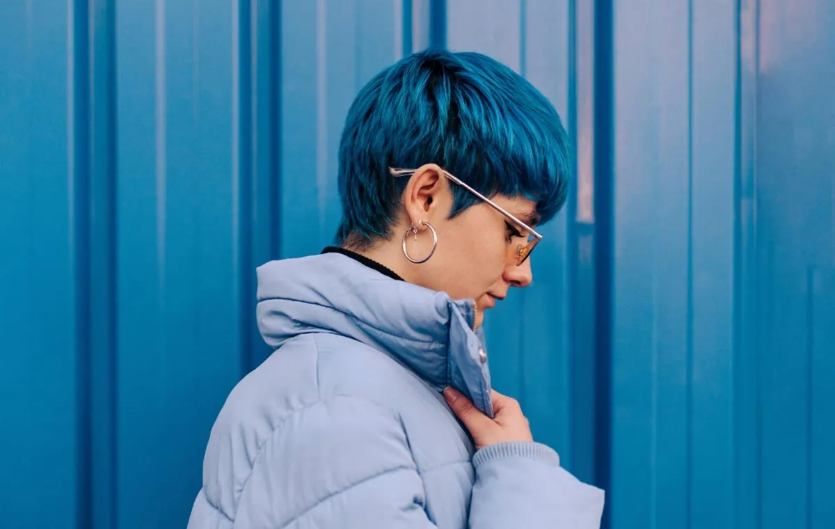  رنگساژ نیمه دائم، انتخاب عالی برای رنگ موهای فانتزی مثل رنگ آبی