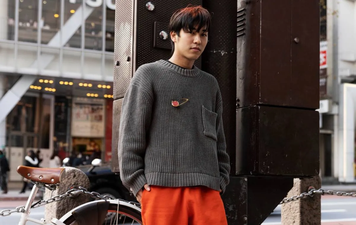 استایل یک جوان ژاپنی با لباس اورسایز