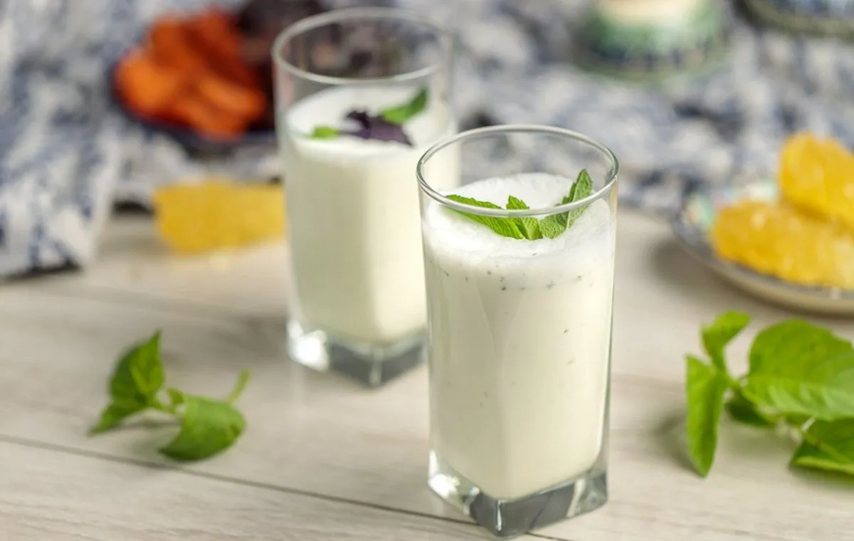 دو لیوان دوغ