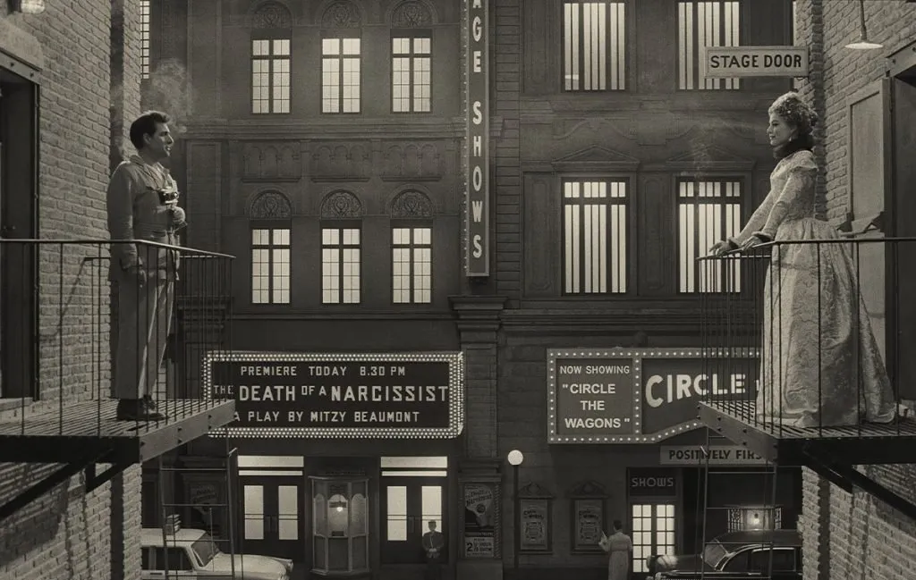 فیلم سیاه و سفید و رنگی. شهر استروید