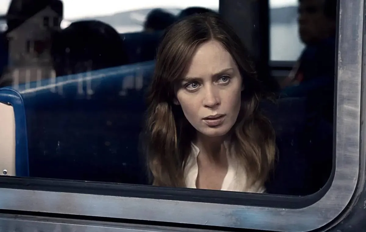 دختری در قطار