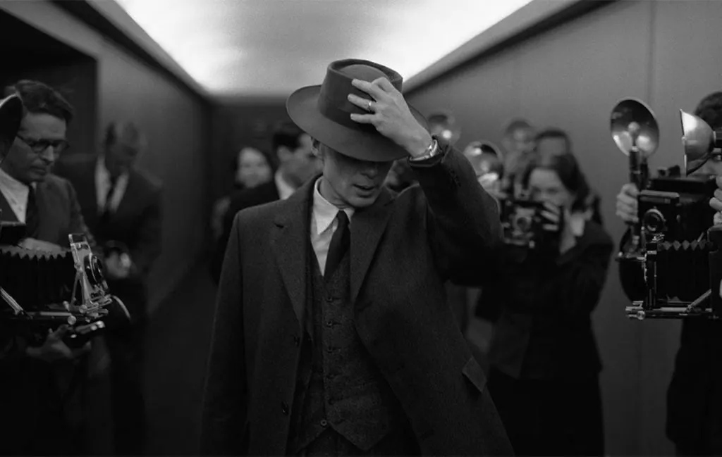 فیلم سیاه و سفید و رنگی. اوپنهایمر