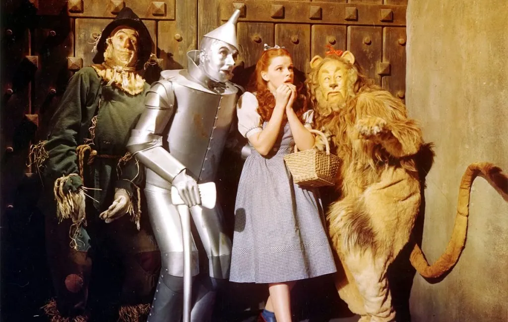 فیلم سیاه و سفید و رنگی. جادوگر شهر آز