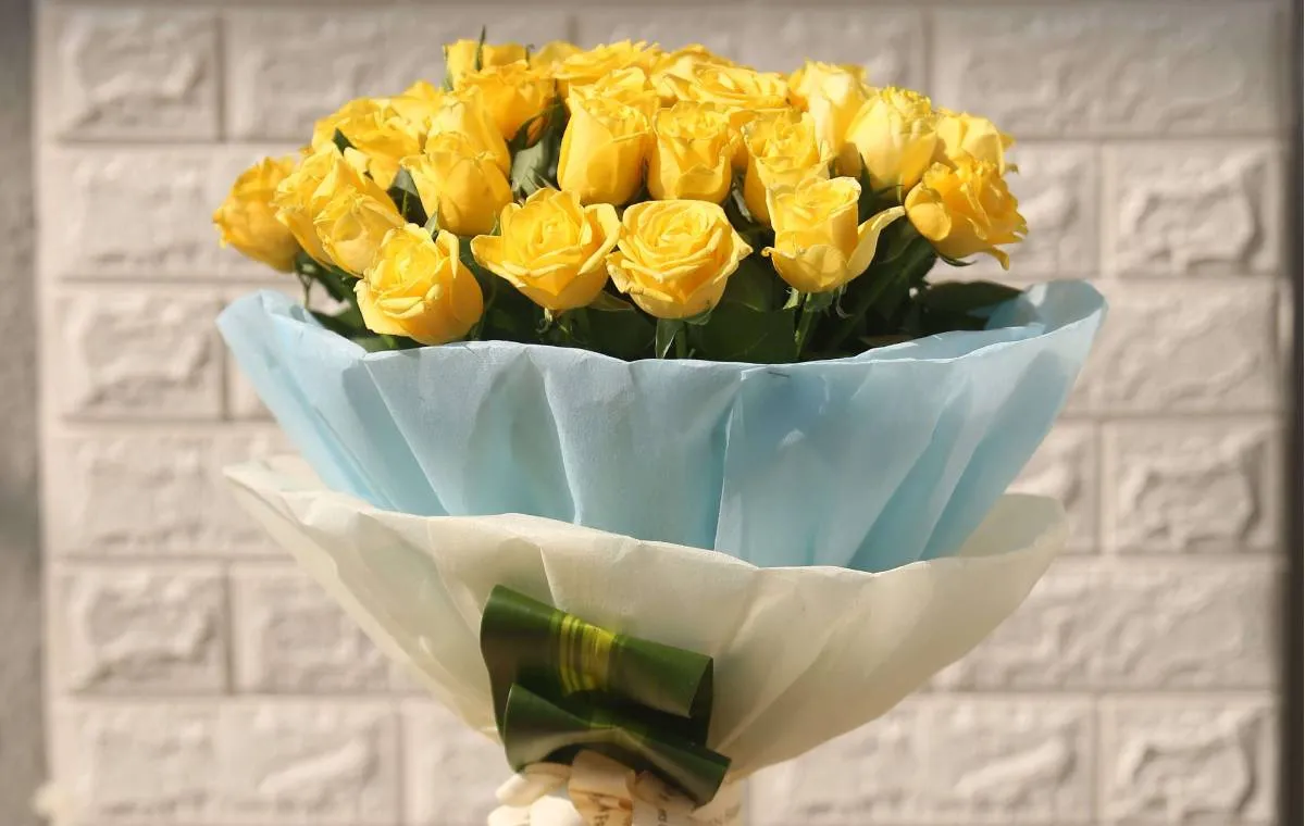 یک دسته گل زرد