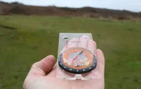 طرز استفاده از قطب نما