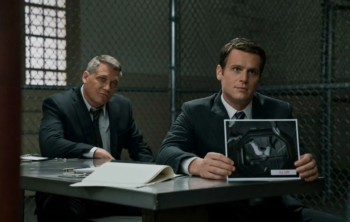 «شکارچی ذهن» بر اساس اتفاقات واقعی و خاطرات یک مامور سابق اف.بی.آی ساخته شده و از بهترین سریال‌های روانشناسی برای طرفداران این زیرژانر است.