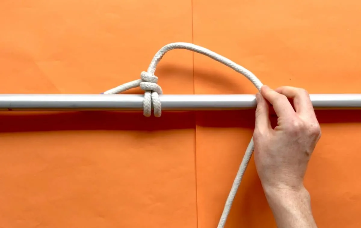 گره‌ی Round Turn And Two Half Hitches