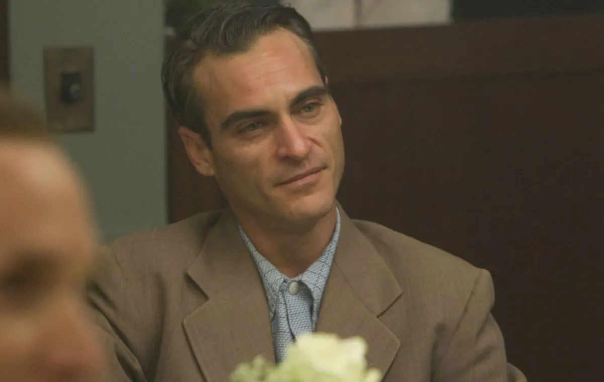 بی‌شک «استاد» از ماندگارترین نقش‌آفرینی‌های فیلیپ سیمور هافمن بزرگ و دوست‌داشتنی است.