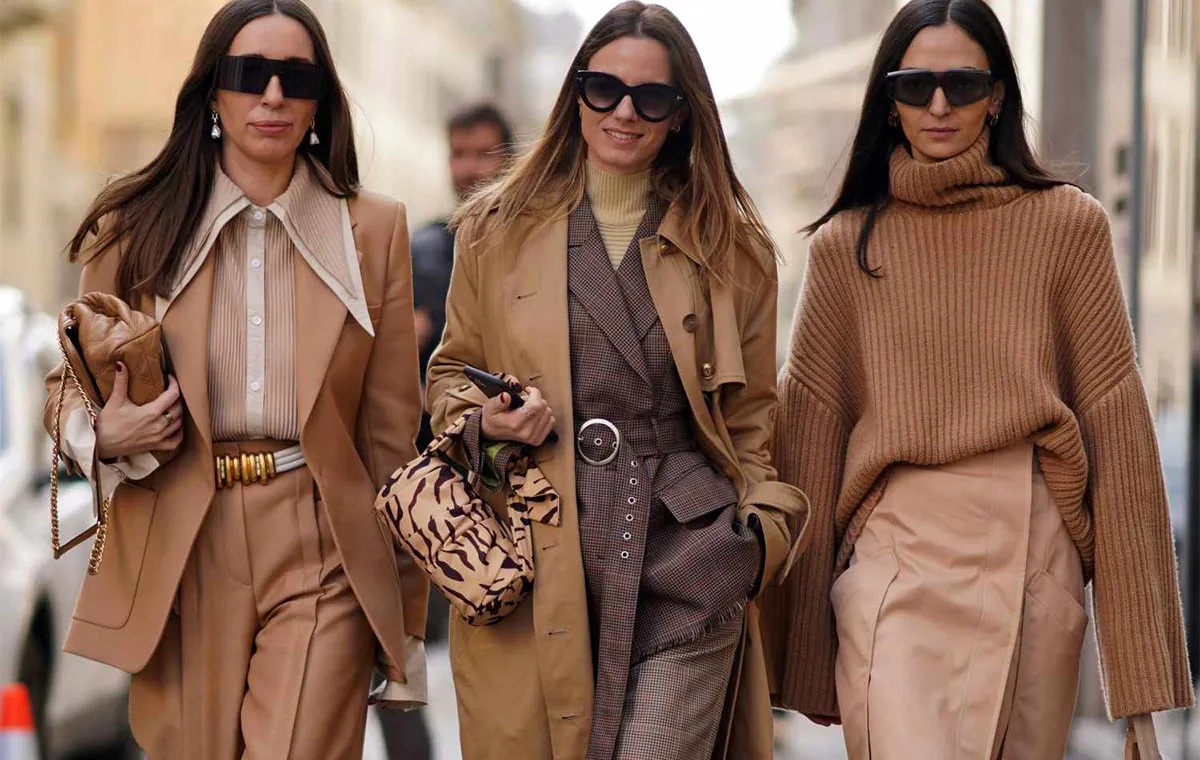 ترکیب رنگ‌های قهوه‌ای و بژ برای لباس زنانه