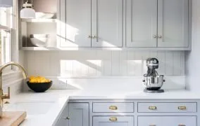 مرتب کردن کابینت‌ها در خانه‌تکانی، به سبک حرفه‌ای‌ها