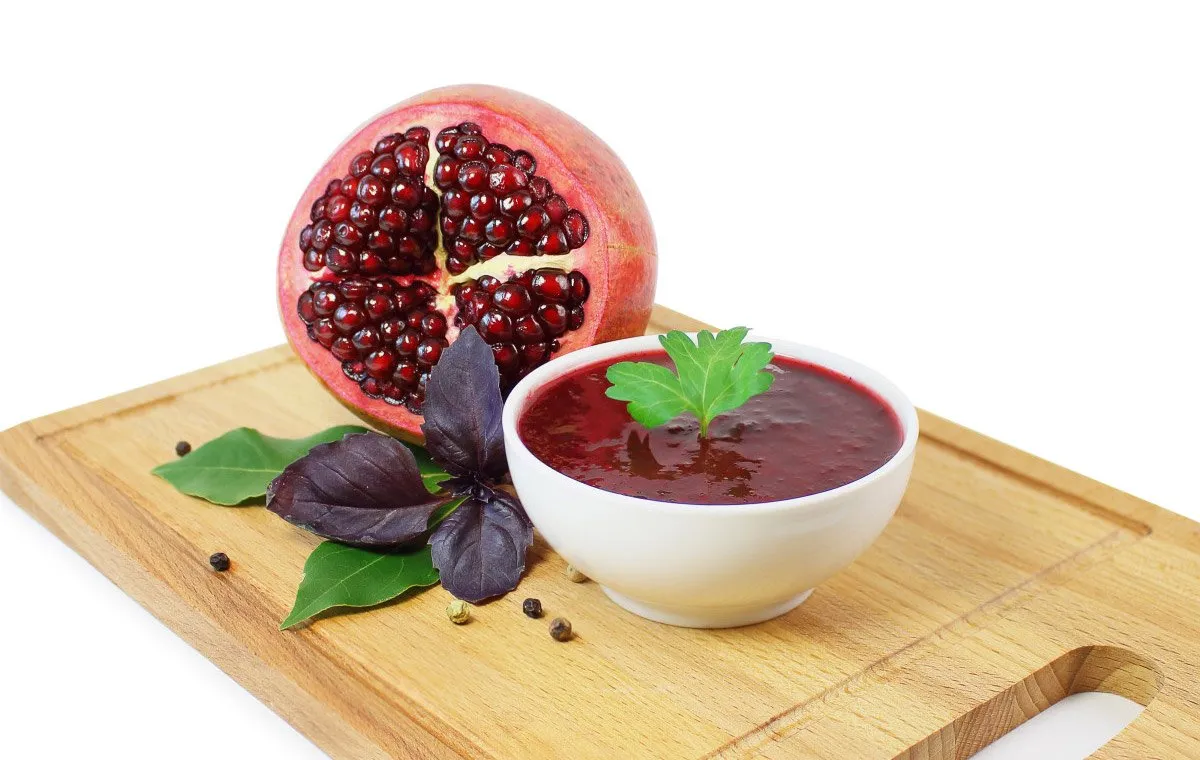 رب انار در کنار انار