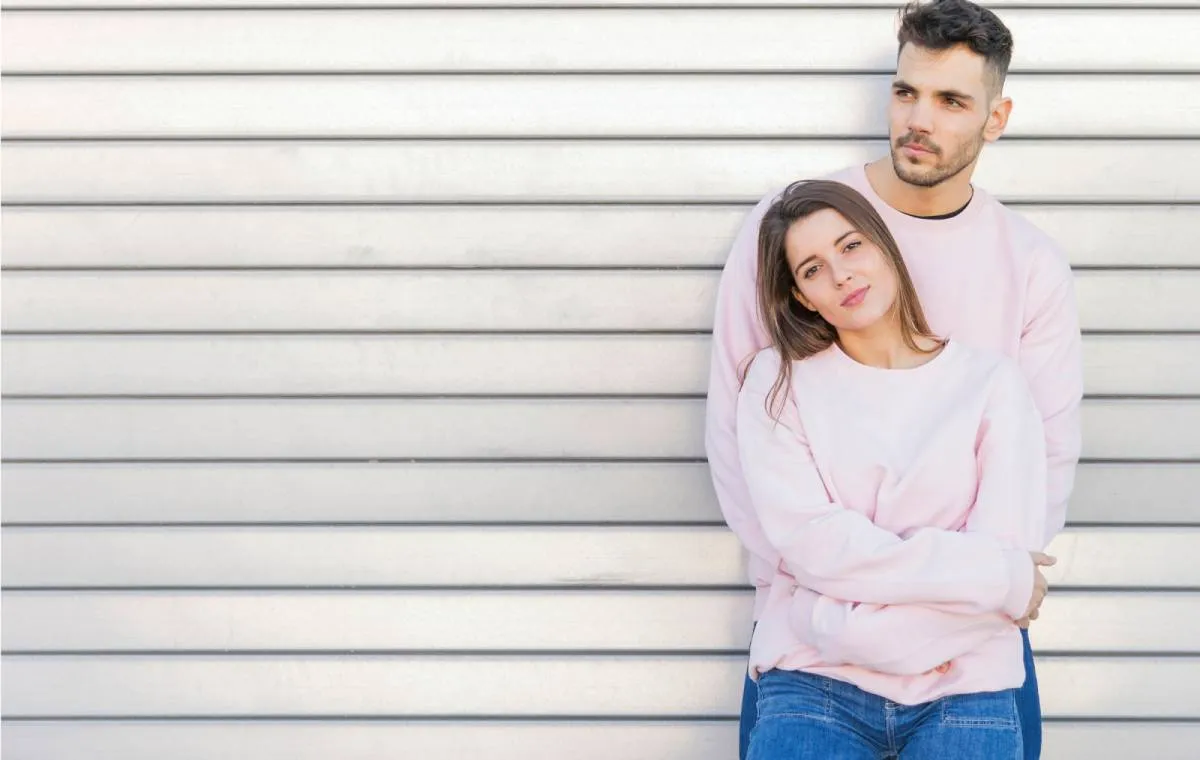 یک زوج با استایلی هماهنگ و شلوار جین