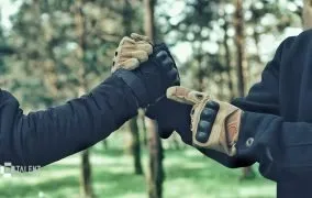 بررسی دستکش کوهنوردی اوکلی مدل ۳۰۰