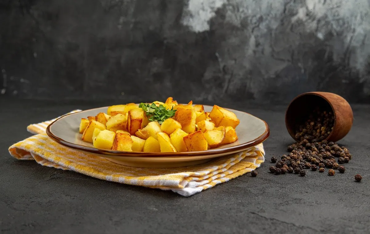 یک بشقاب سیب زمینی