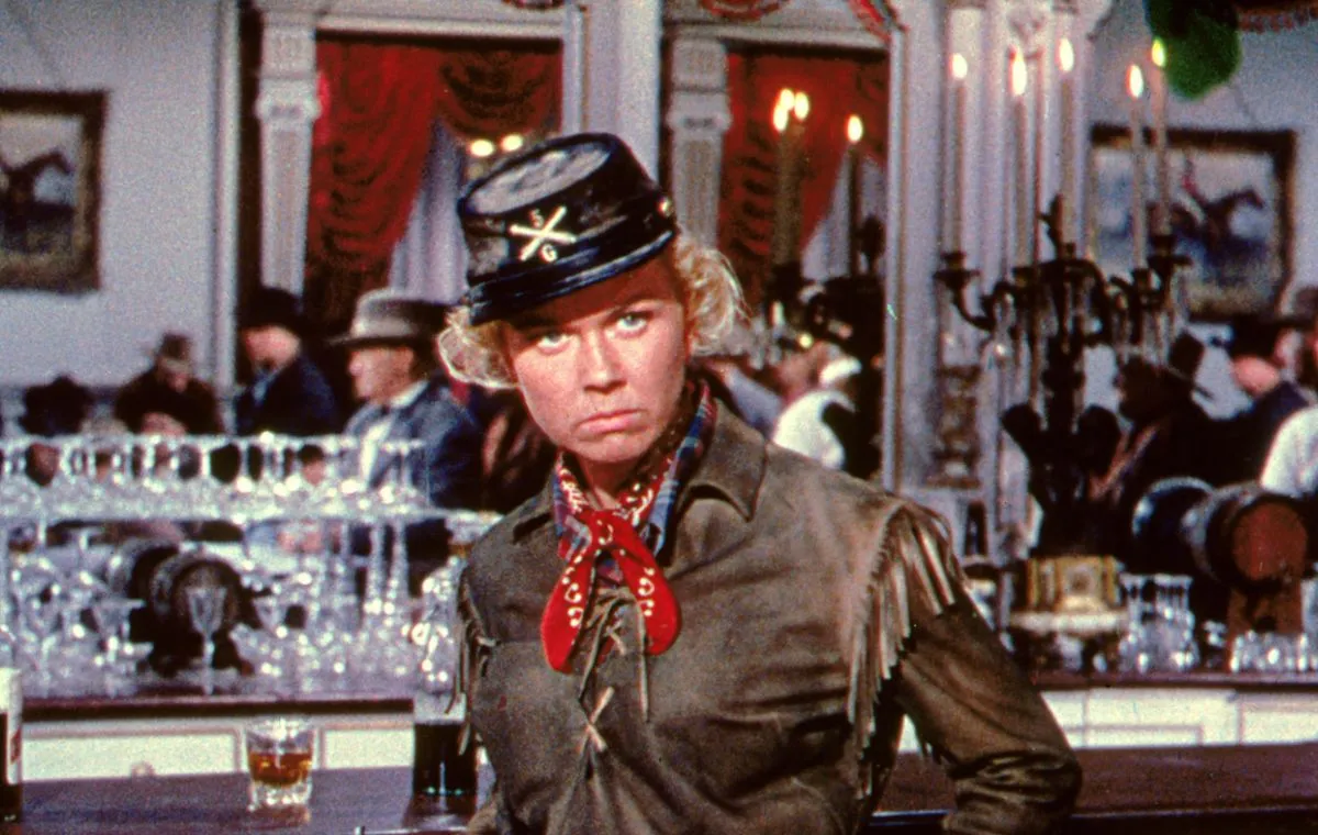 جین در فیلم «جین بیچاره»