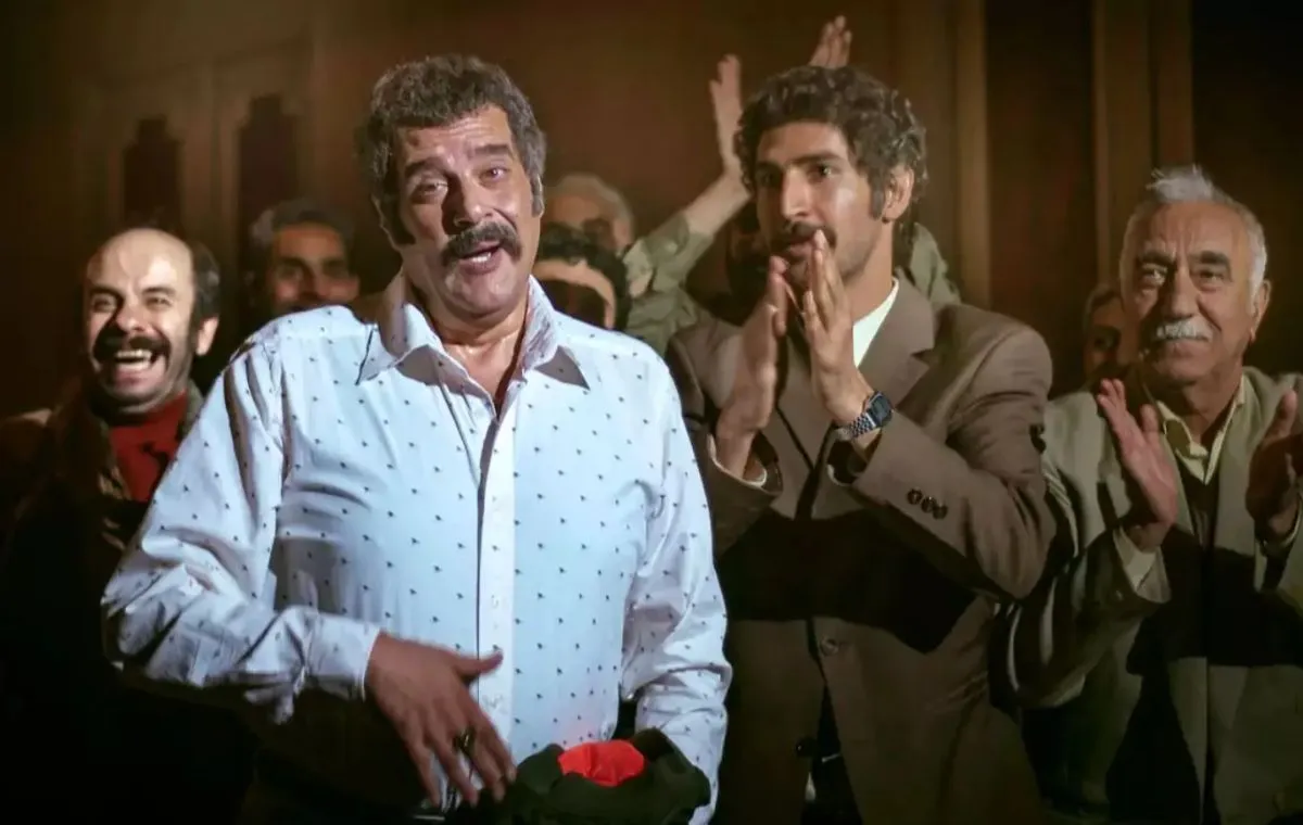 «آپارتچی» فیلمی کمدی و ادای دینی به سینما است که از فیلمهای اکران نوروز ۱۴۰۳ به حساب میآید.