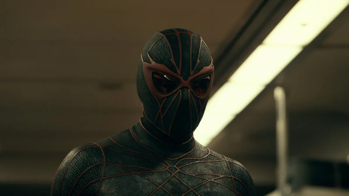 ازکیل سیمز شرور فیلم مادام وب