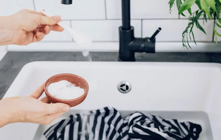 از بین بردن بو با جوش شیرین