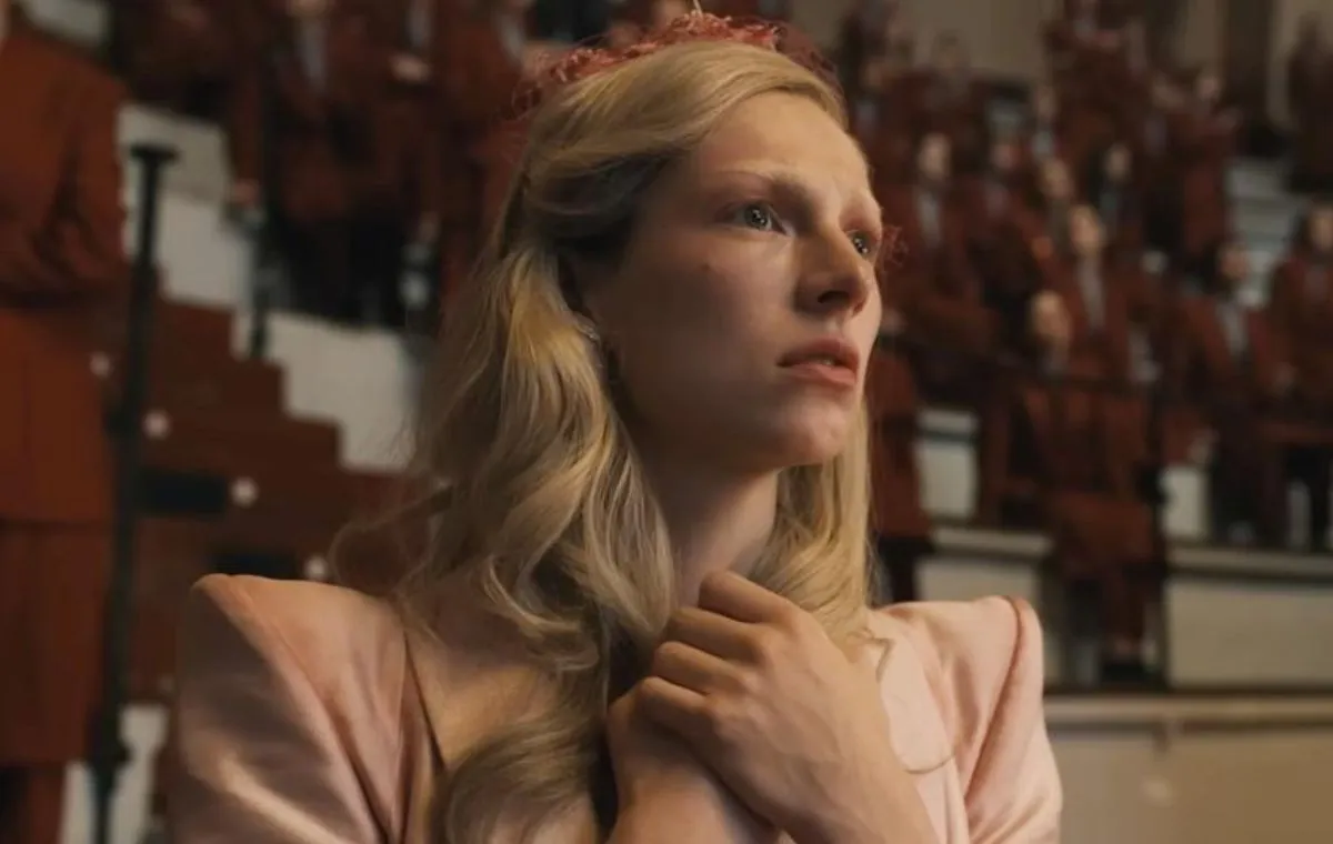 تیگریس شخصیتی در کپیتول است که با اطرافیانش فرق می‌کند. او در «تصنیف پرندگان آوازخوان و مارها» ظاهر می‌شود اما فیلم‌های اصلی حضور ندارد