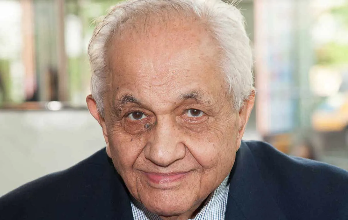 اندرو ساریس منتقد سینما