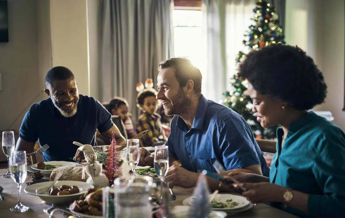 برای دور زدن سؤالات اقوام در مهمانی نوروزی سوال را با سوال جواب دهید تا از شر سوالات شخصی راحت شوید.
