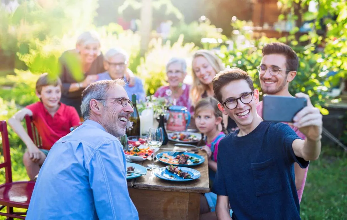 دور زدن سؤالات اقوام در عید دیدنی ها