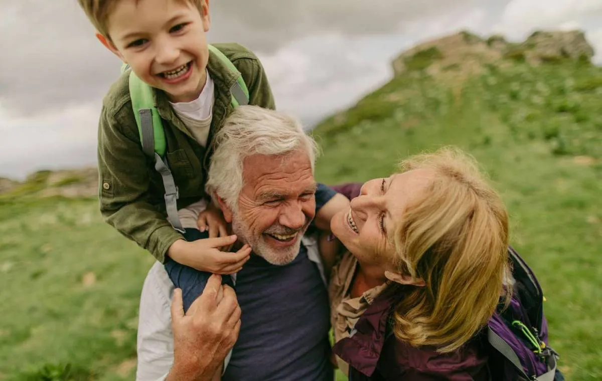 سفر هیجان انگیز با پدربزرگ و مادربزرگ