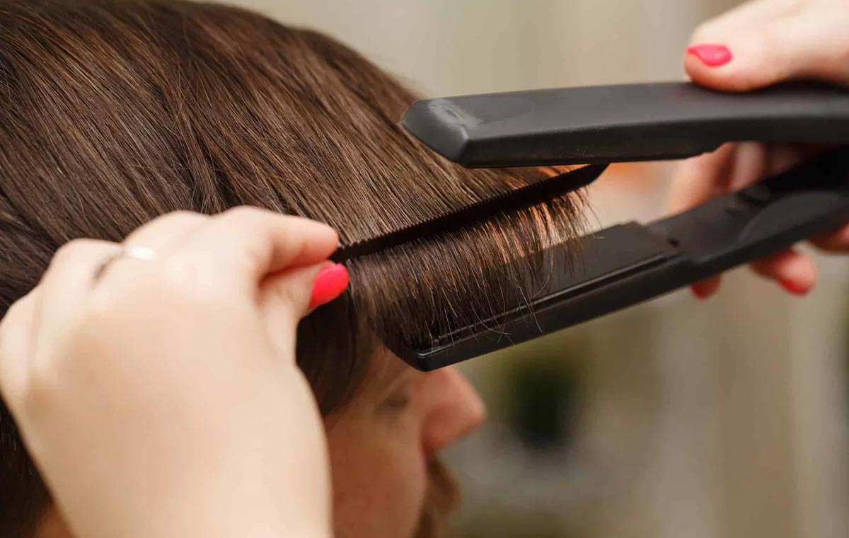 طریقه اتو کشیدن مو با تکنیک‌های صحیح
