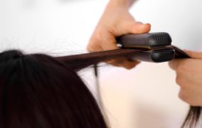استفاده از ابزار باکیفیت از نکات مهم در اتو کشیدن مو