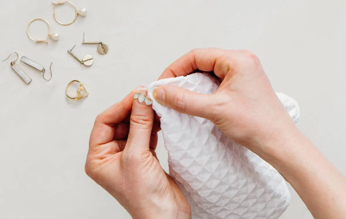 شیوه‌ی درست نگهداری از انواع زیورآلات