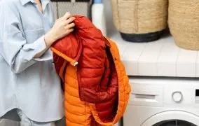 آیا بایدلباس‌ها را پشت و رو بشوریم؟