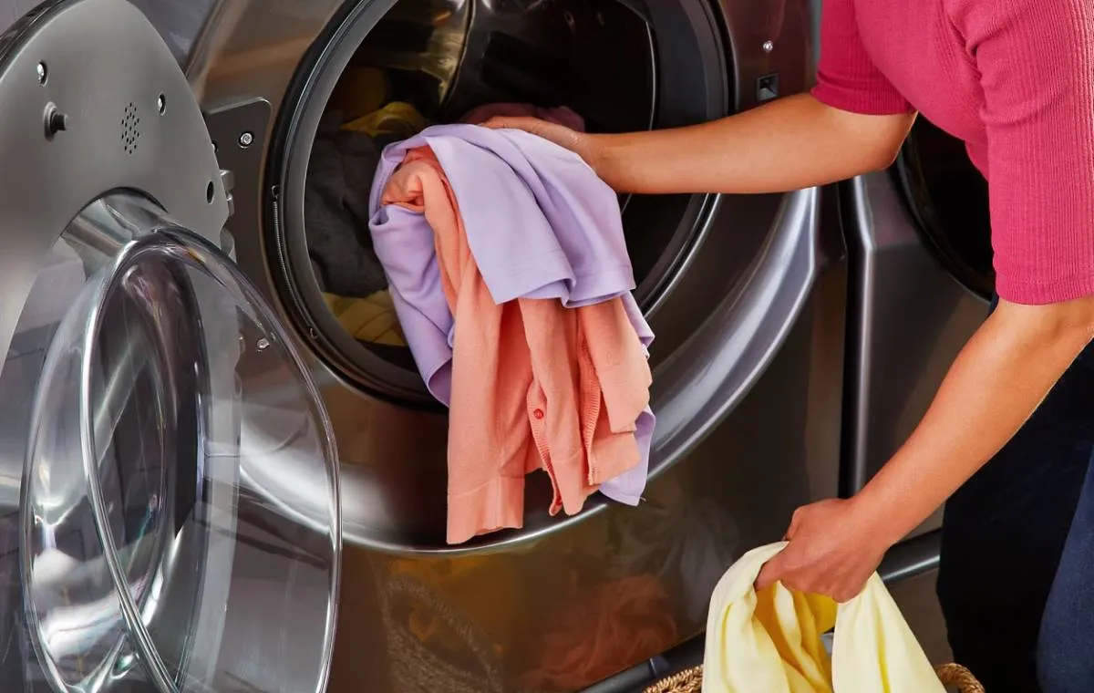 علت پشت و رو شستن لباس ها چیست؟