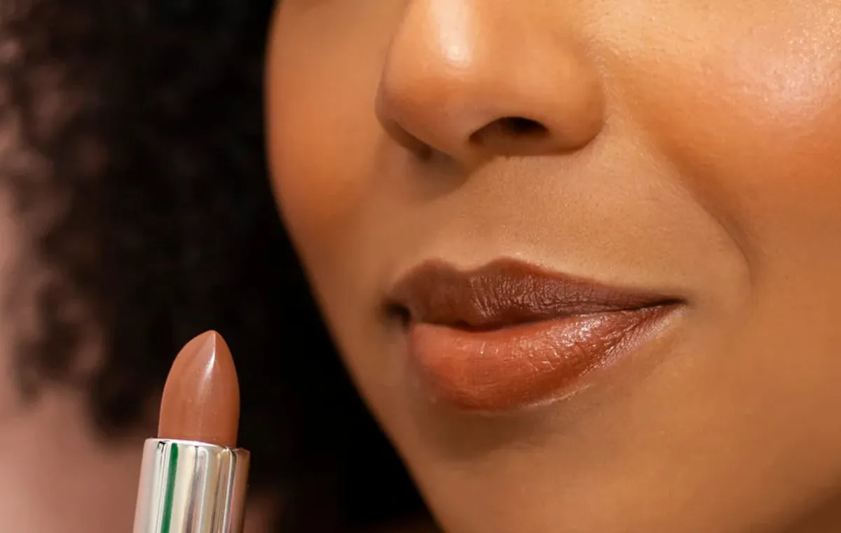 بهترین رژ لب مناسب برای پوست گندمی
