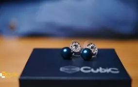 بررسی گوشواره زنانه کوبیک مدل QE 34991