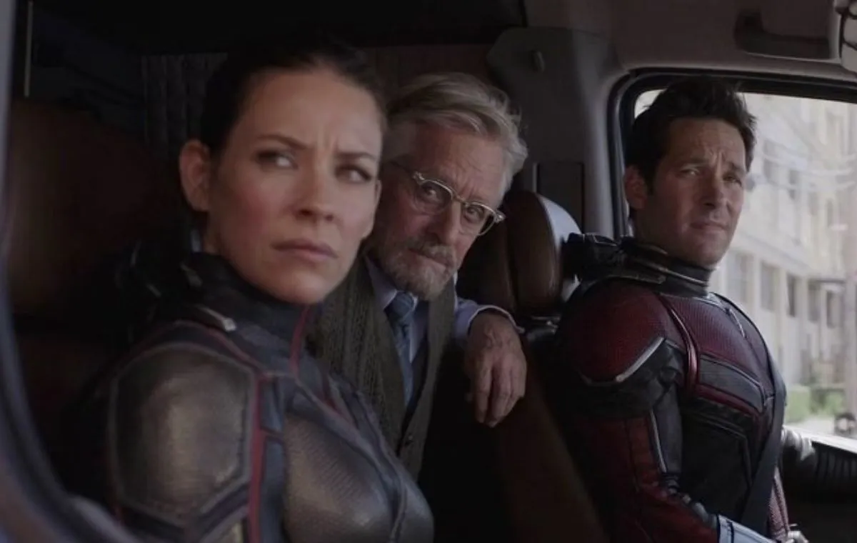 «مرد مورچه‌ای و زنبورک» بر دو ابرقهرمان، یکی زن و یکی مرد، تمرکز دارد.