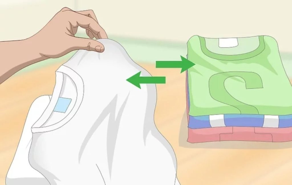 دسته‌بندی و جداسازی لباس‌های سفید قبل از شست‌وشو