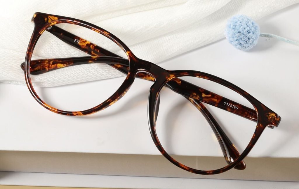 پنج مدل شیک و پرطرفدارِ عینک‌های ترند بهار