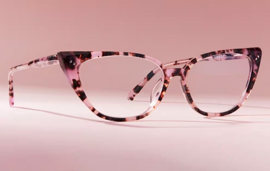 پنج مدل شیک و پرطرفدارِ عینک‌های ترند بهار