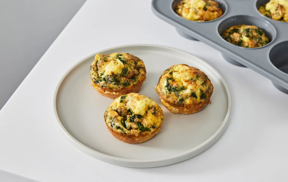 مافین تخم مرغ با اسفناج و پنیر فتا