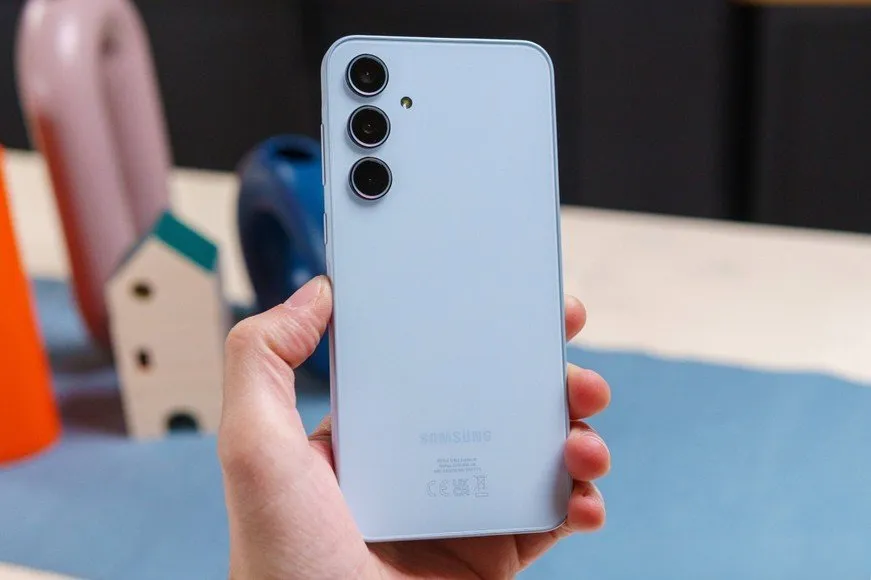 گلکسی A35 در مقابل پوکو F5