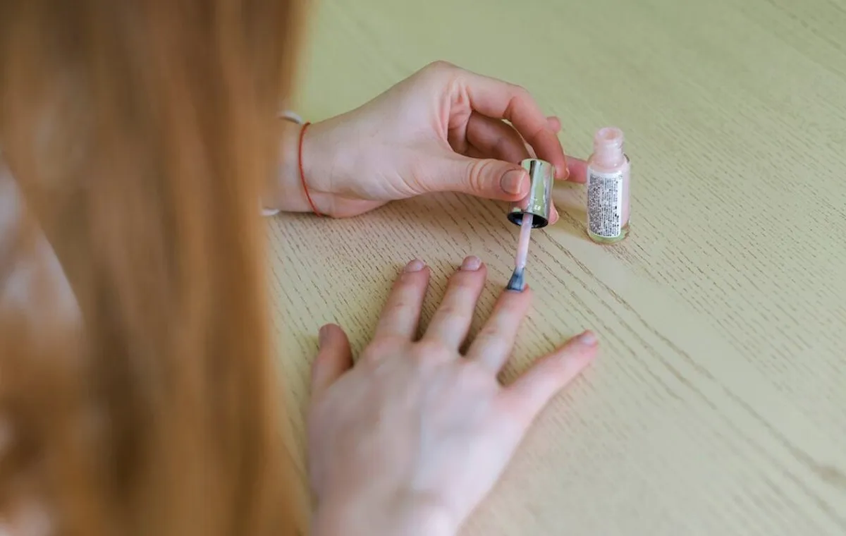 لاک زدن دست مخالف بر روی سطح صاف