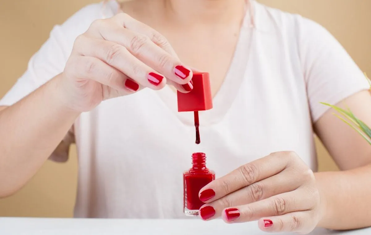 نحوه‌ی لاک زدن دست مخالف