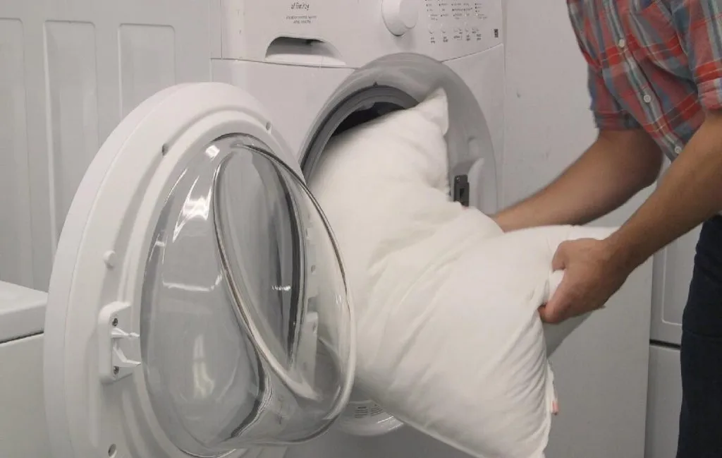 از بین بردن لکه روی بالش در ماشین لباسشویی