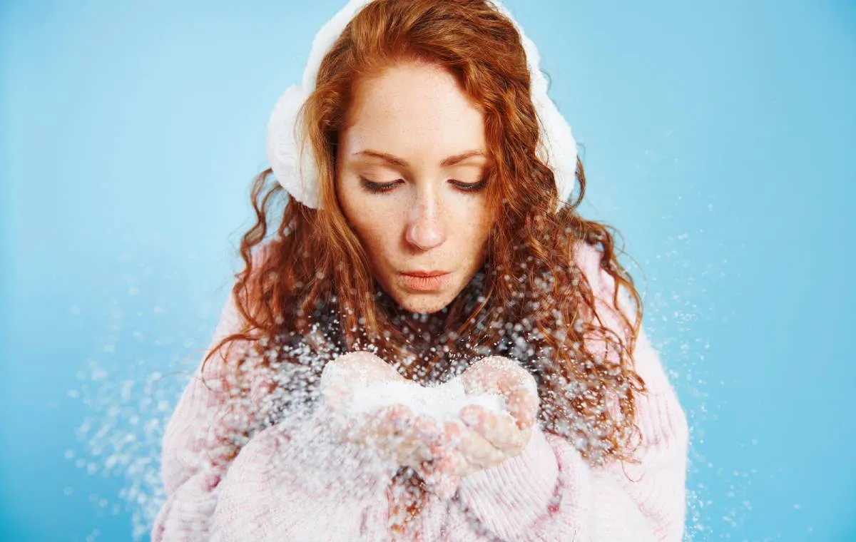 اشتباهات رایج که باعث چرب شدن مو میشود