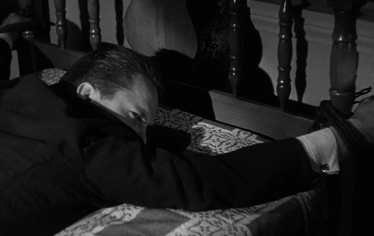 مرگبار ببوس مرا