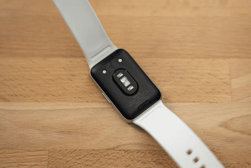 قابلیت تشخیص سقوط مچ بند هوشمند گلکسی فیت 3