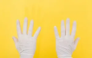 انواع دستکش طبی و غیرطبی همراه با کاربردهای آن‌ها